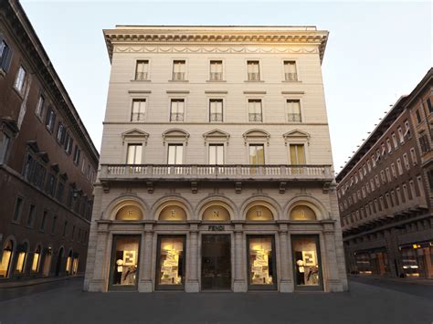 festa natale fendi roma|roma palazzo roma fendi.